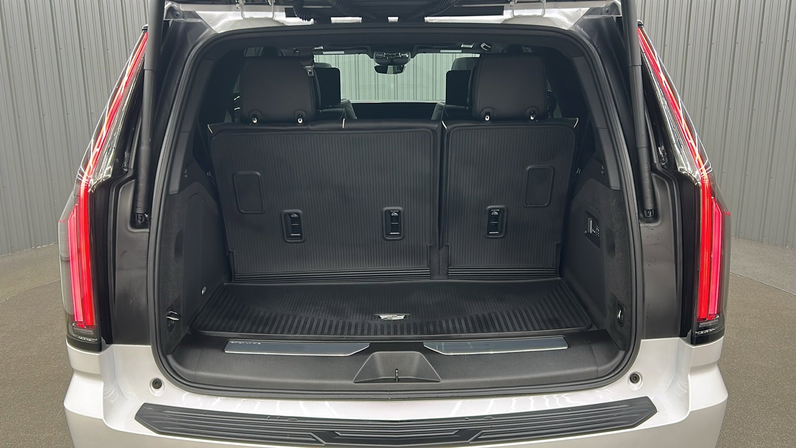 Used 2025 Cadillac Escalade Sport Platinum image 14