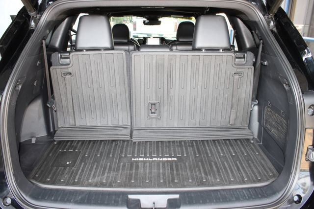 Used 2022 Toyota Highlander XSE AWD/4WD image 24