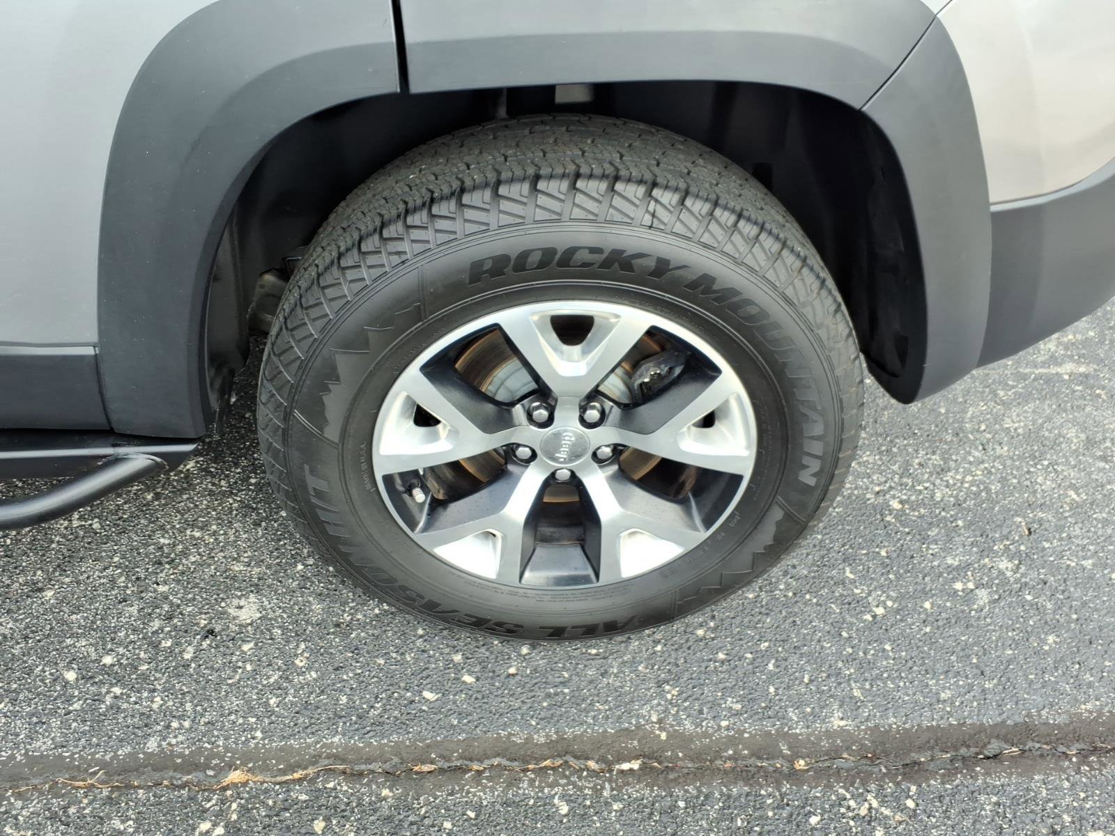 Used 2014 Jeep Cherokee Trailhawk image 8