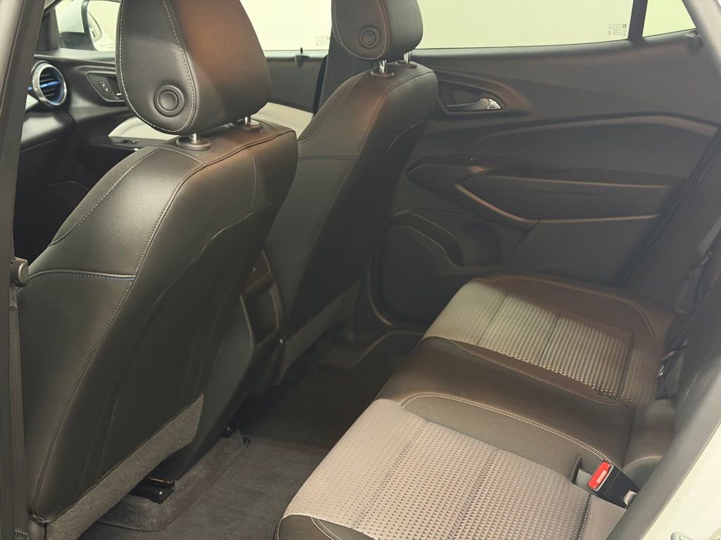 Certified 2025 Chevrolet Trax LT w/ LT Convenience Package image 22