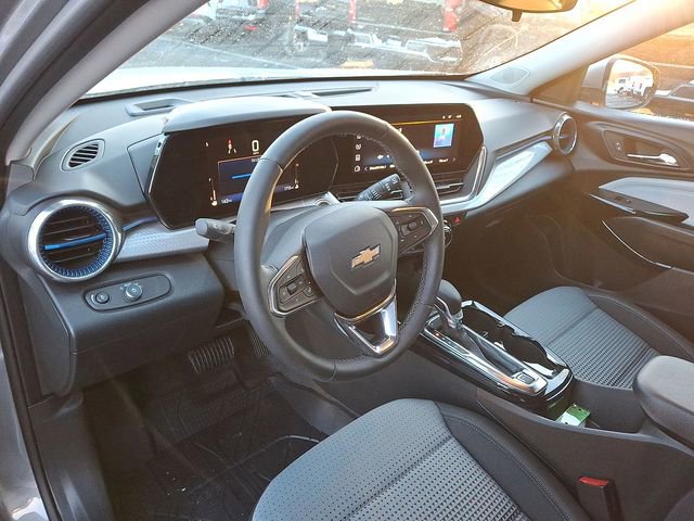 Certified 2025 Chevrolet Trax LT w/ Driver Confidence Package image 10