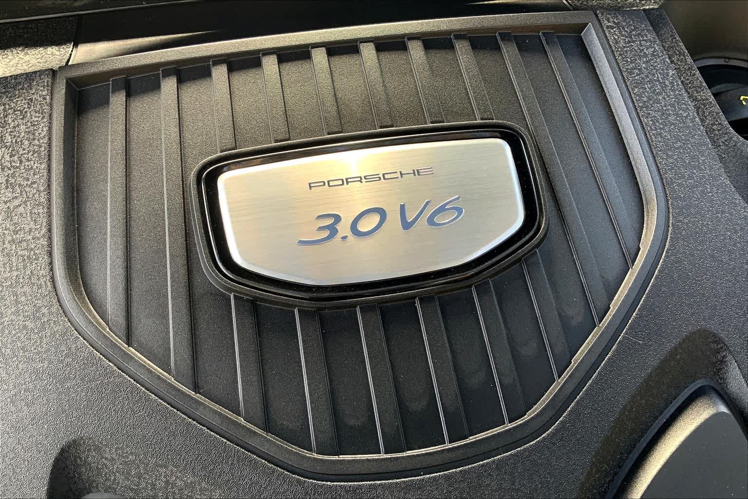 Used 2018 Porsche Panamera RWD image 33