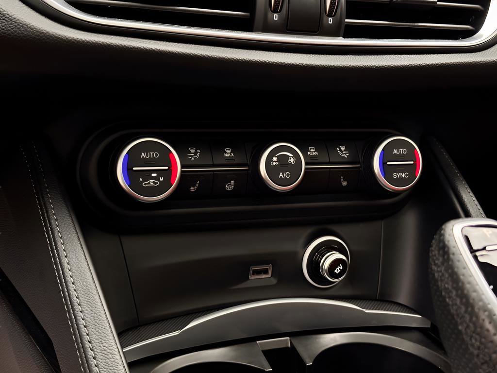 Used 2025 Alfa Romeo Stelvio Sprint image 12