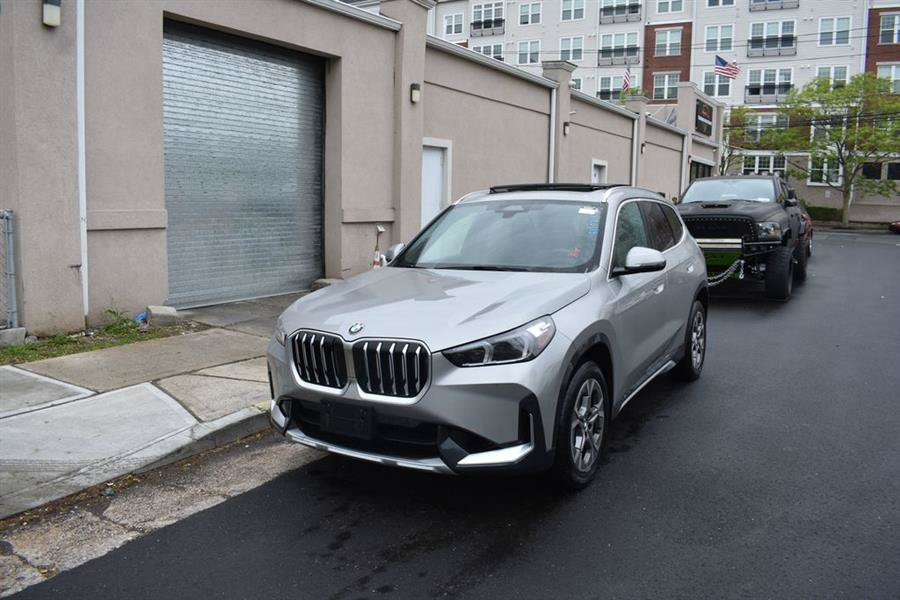 Used 2025 BMW X1 xDrive28i AWD/4WD image 3