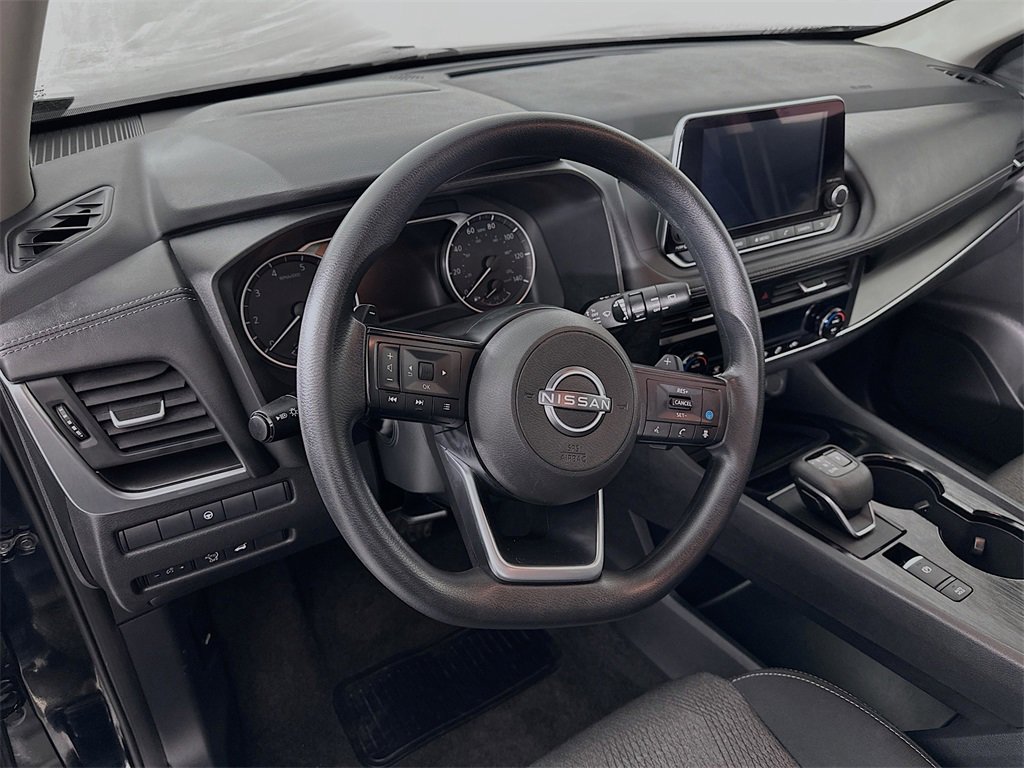 Used 2024 Nissan Rogue SV image 16