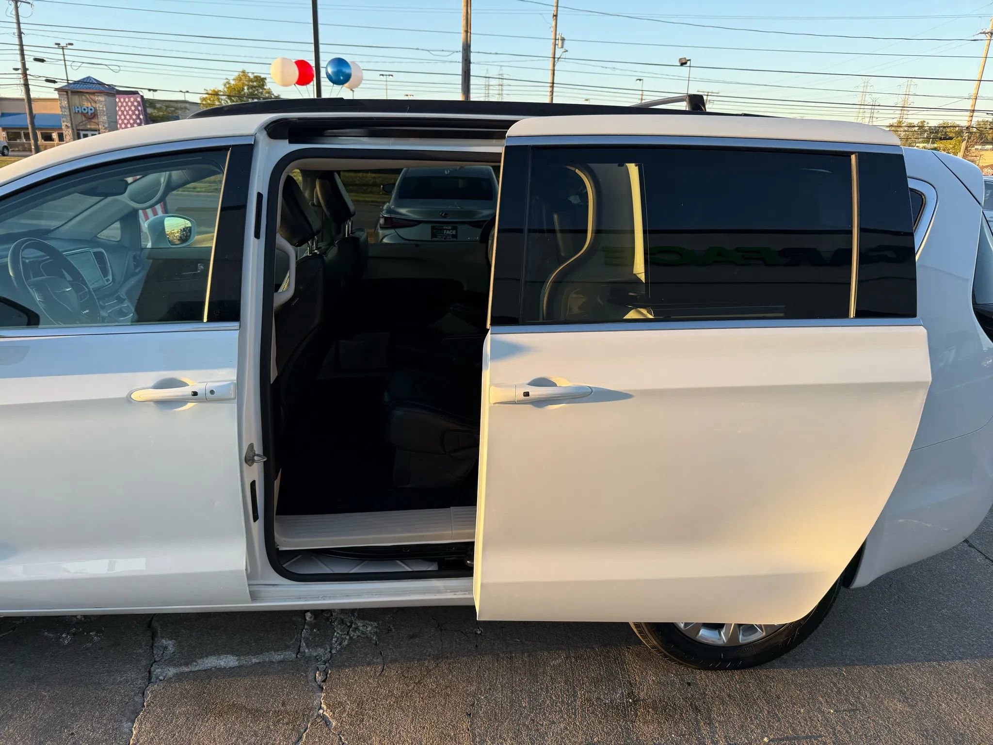 Used 2022 Chrysler Pacifica Touring-L image 22