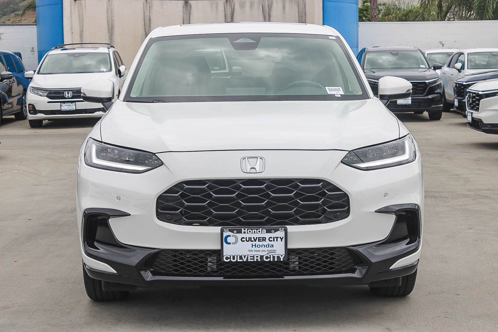 Used 2023 Honda HR-V EX-L image 2
