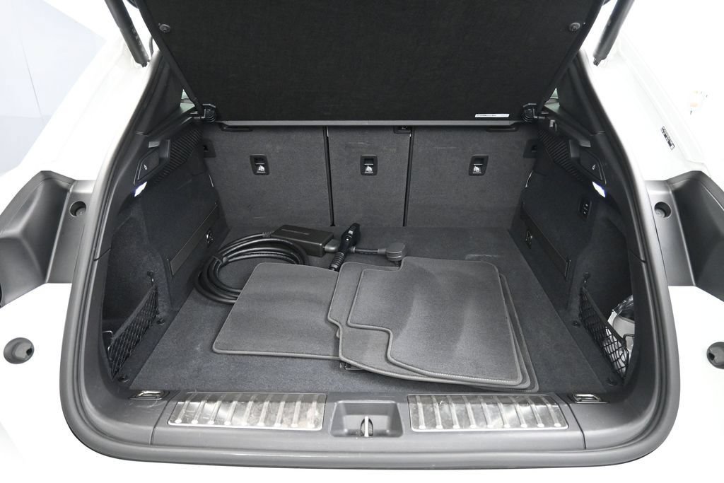 Certified 2025 Porsche Macan Electric RWD image 26