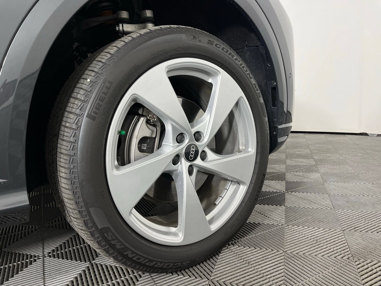 Used 2025 Audi Q5 Premium Plus w/ Premium Plus AWD/4WD image 10