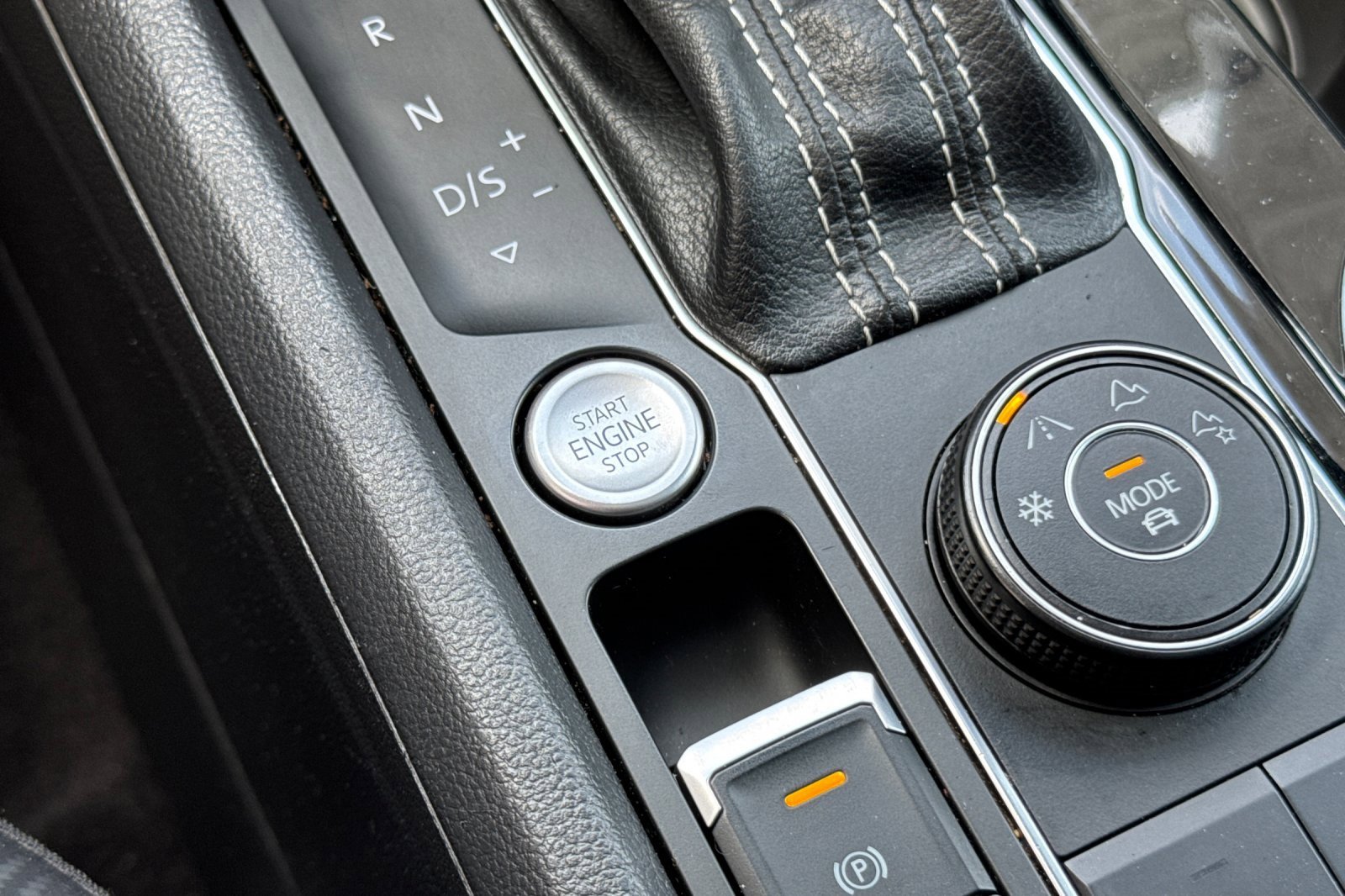 Used 2021 Volkswagen Atlas Cross Sport SEL image 23