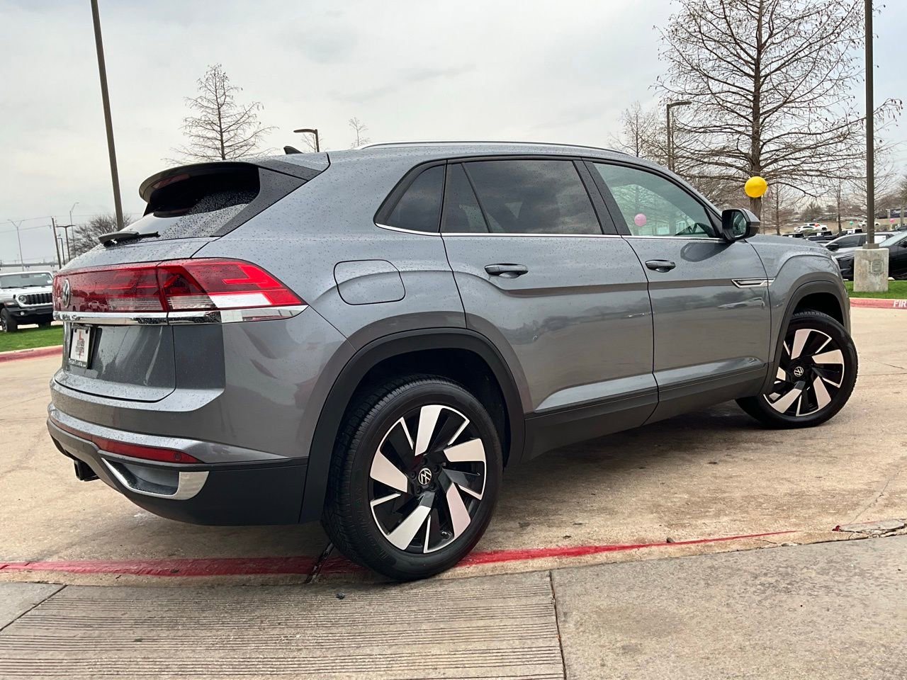 Used 2025 Volkswagen Atlas Cross Sport SE image 6