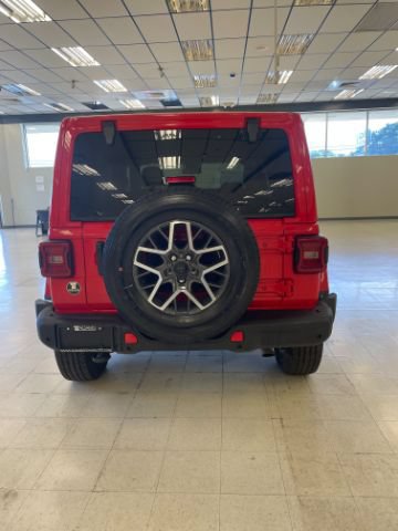 Used 2024 Jeep Wrangler Unlimited Sahara AWD/4WD image 5