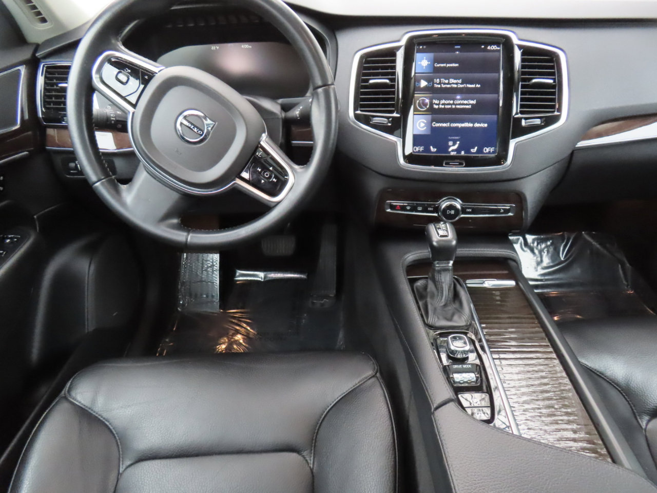 Used 2017 Volvo XC90 T6 Momentum w/ Vision Package image 17