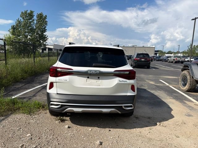 Certified 2023 Kia Seltos SX w/ SX Sunroof Package AWD/4WD image 9