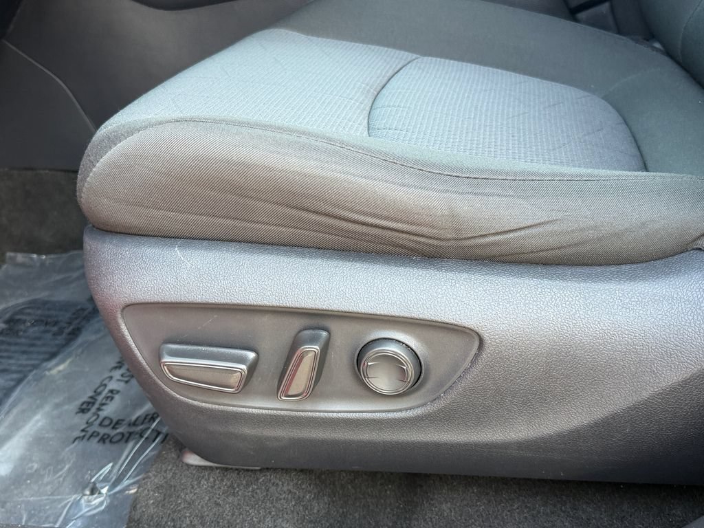 Used 2025 Toyota RAV4 XLE FWD image 17