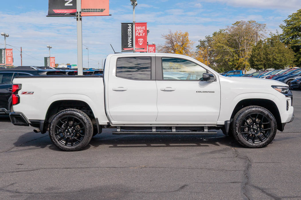 Used 2025 Chevrolet Colorado Z71 w/ Technology Package AWD/4WD image 20