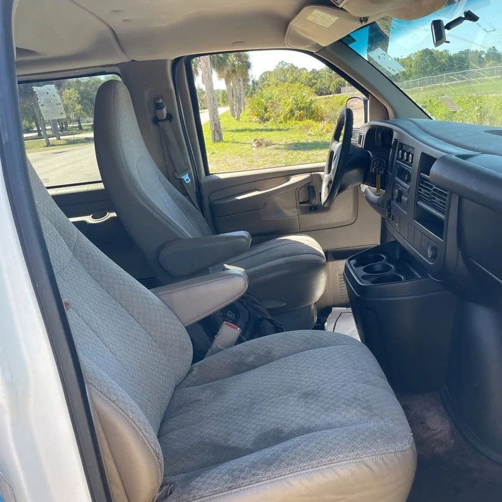 Used 2010 GMC Savana 3500 LT w/ LT Preferred Equipment Group RWD image 21