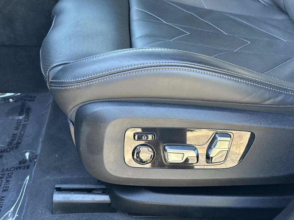 Used 2025 BMW XM AWD/4WD image 26