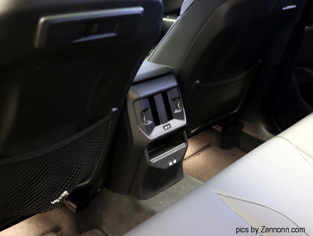 Used 2025 BMW X3 xDrive30i w/ Premium Package image 14