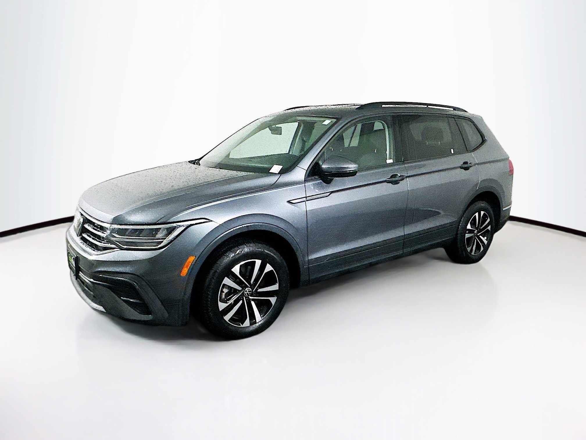 Used 2022 Volkswagen Tiguan S image 4