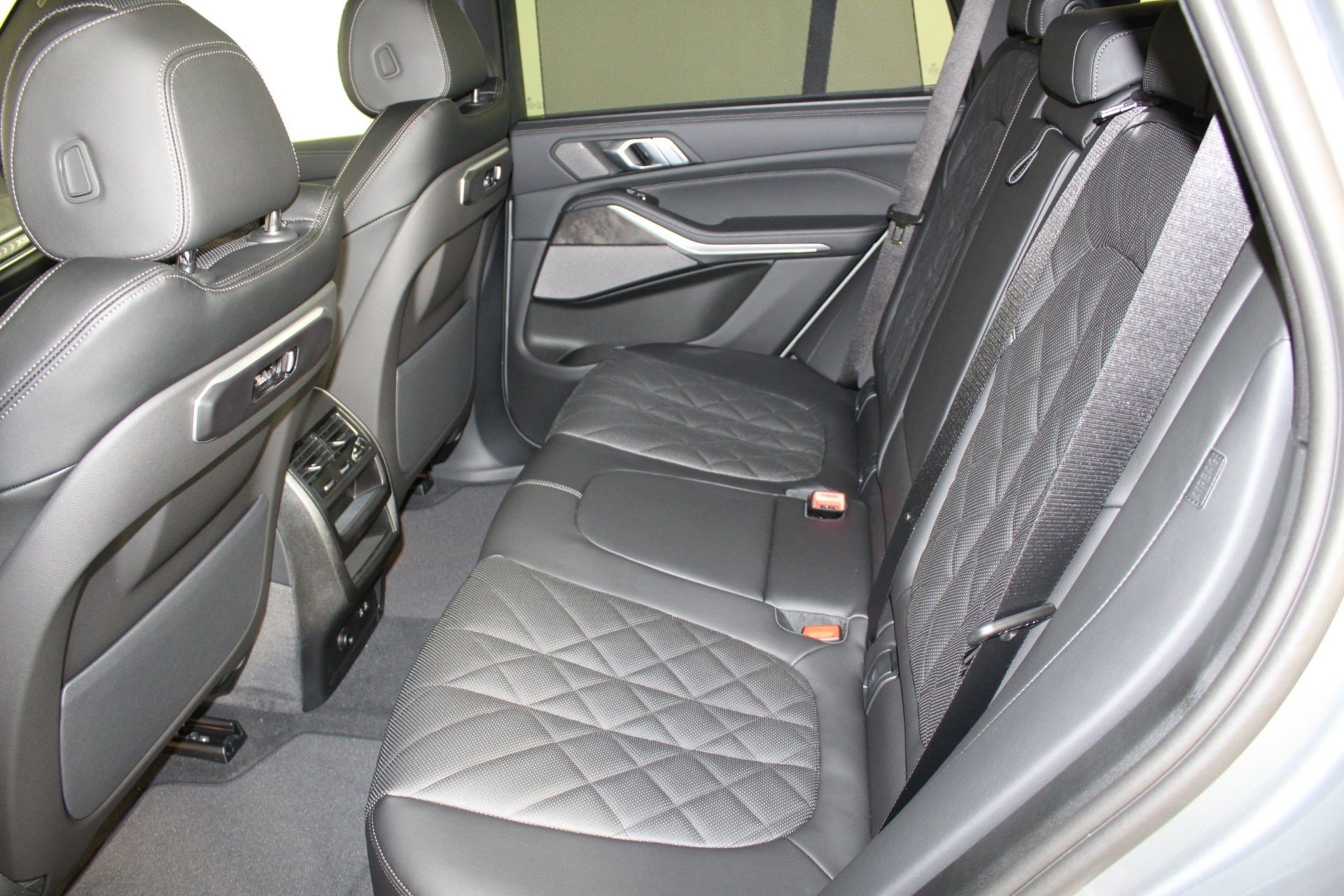 New 2026 BMW X5 xDrive50e w/ Executive Package AWD/4WD image 13