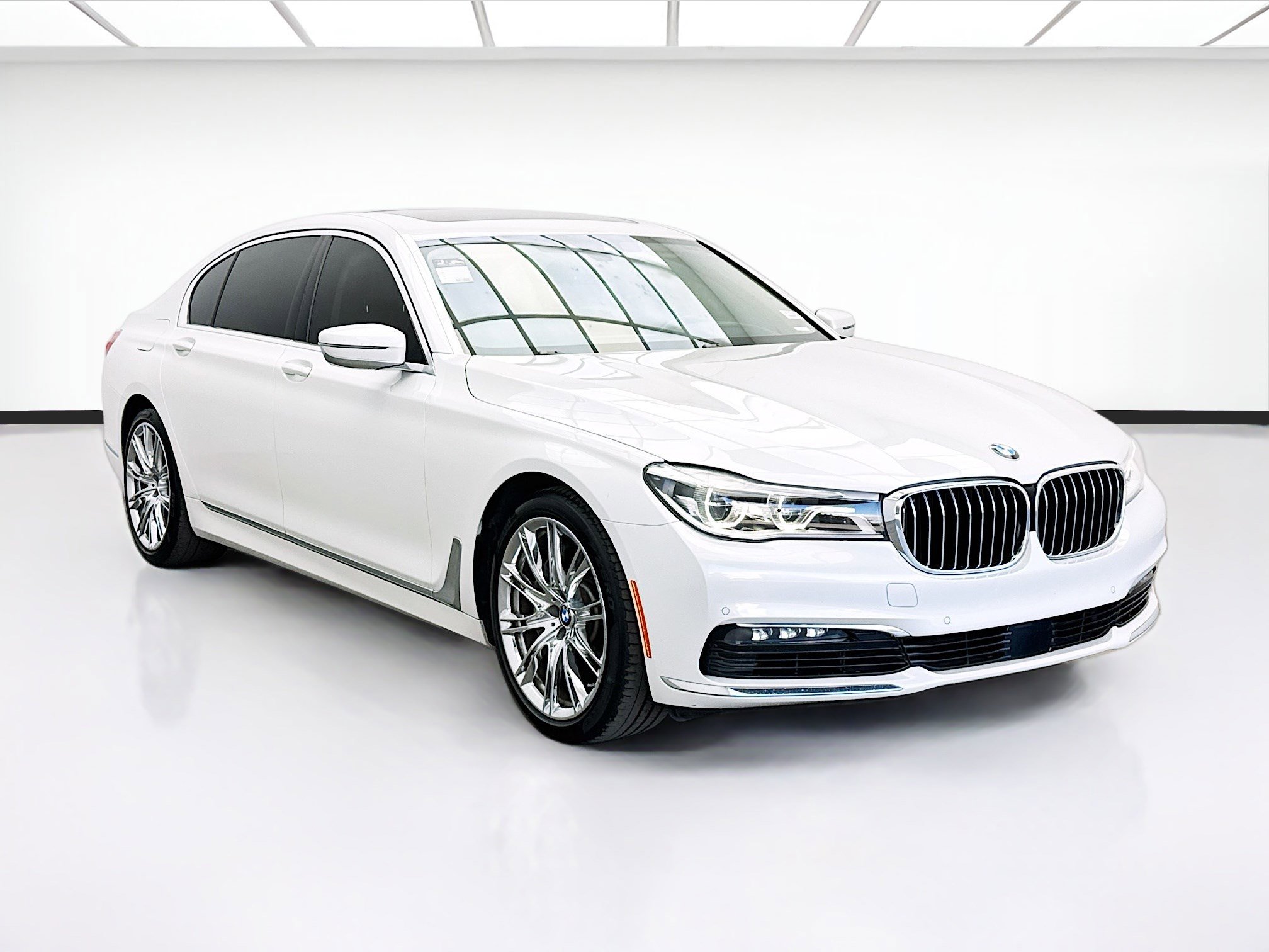 Used 2018 BMW 750i xDrive AWD/4WD image 3