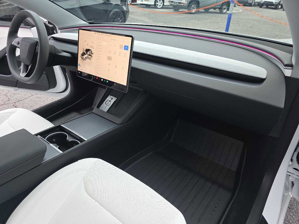 Used 2025 Tesla Model 3 Long Range image 22