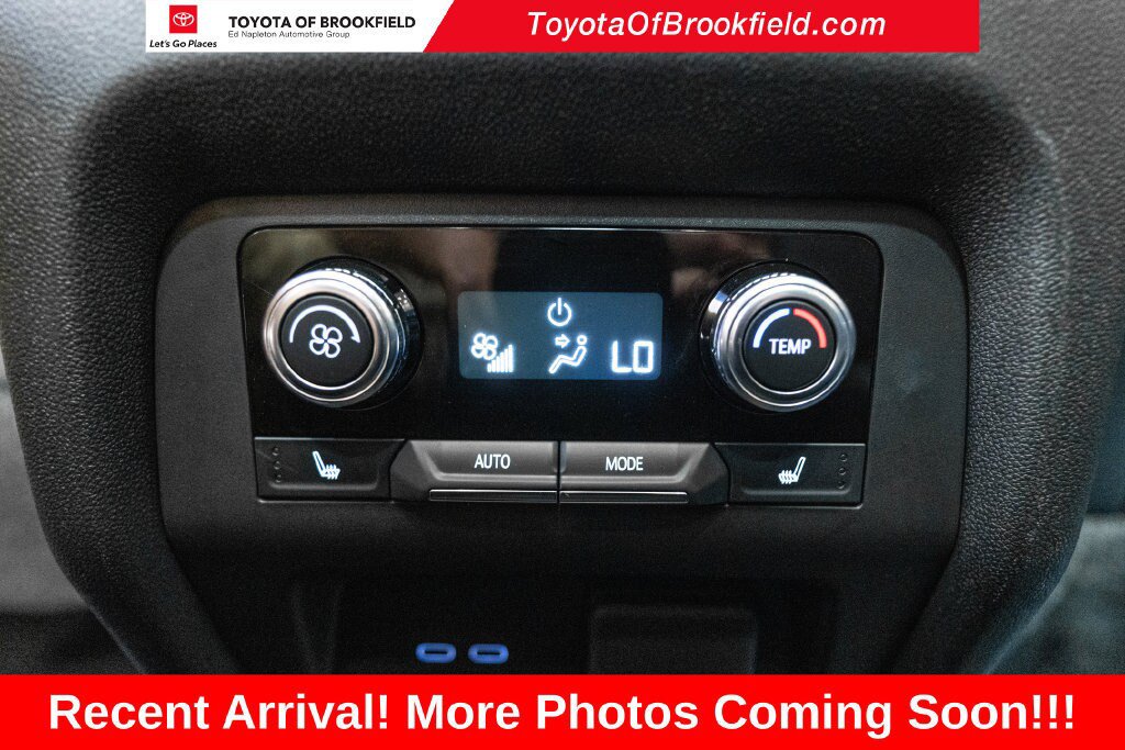 Used 2026 GMC Acadia Elevation w/ Black Edition AWD/4WD image 31