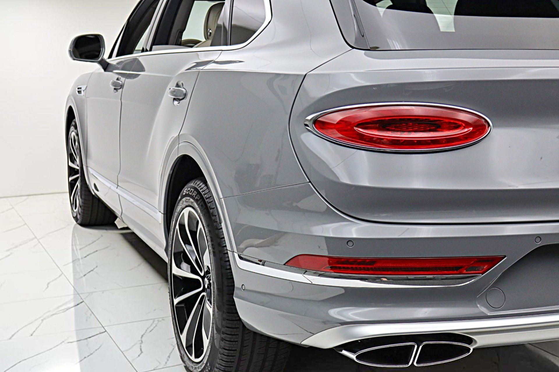 Used 2024 Bentley Bentayga Extended Wheelbase AWD/4WD image 10