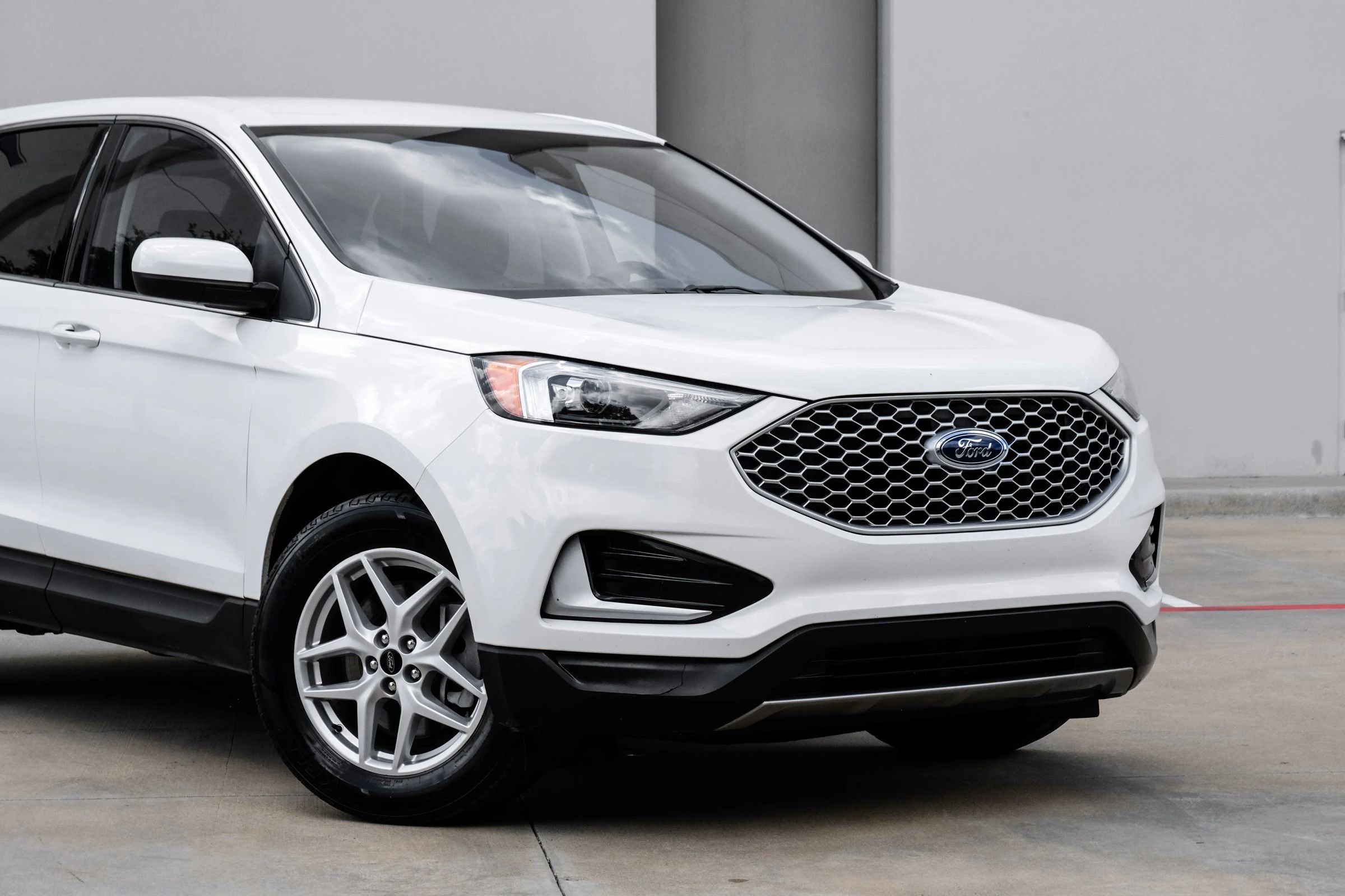 Used 2024 Ford Edge SEL image 4