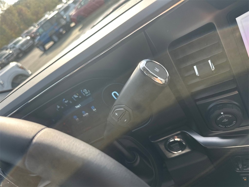 New 2026 Ford F250 Lariat w/ Black Appearance Package image 25