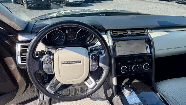 Used 2017 Land Rover Discovery First Edition AWD/4WD image 15