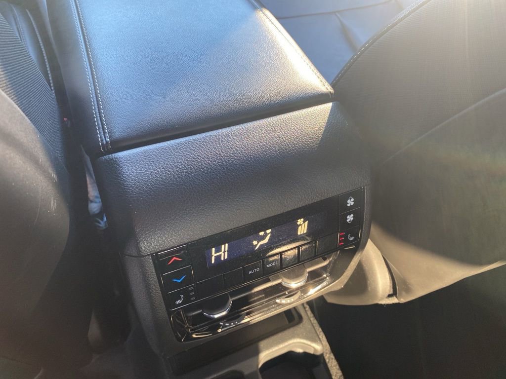 Used 2023 Jeep Grand Cherokee L Limited w/ Trailer Tow Group (B) image 17