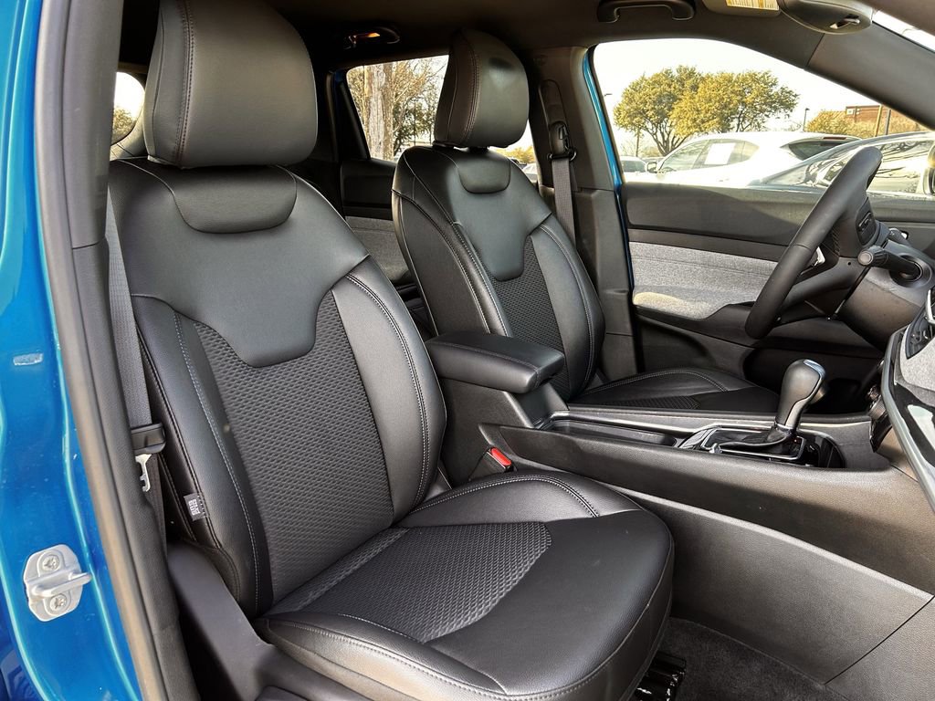 Used 2025 Jeep Compass Latitude AWD/4WD image 31