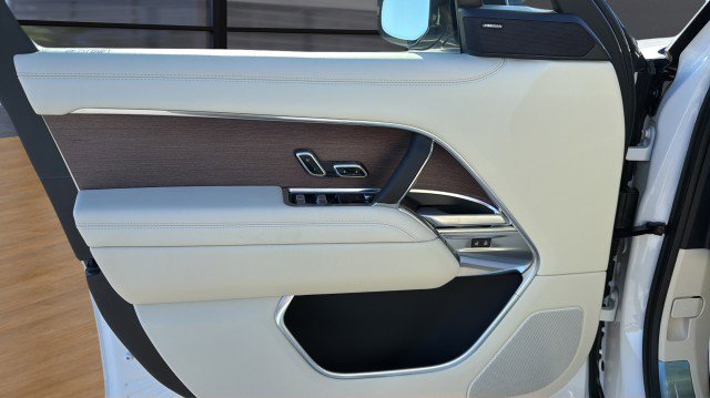 New 2026 Land Rover Range Rover SE image 23