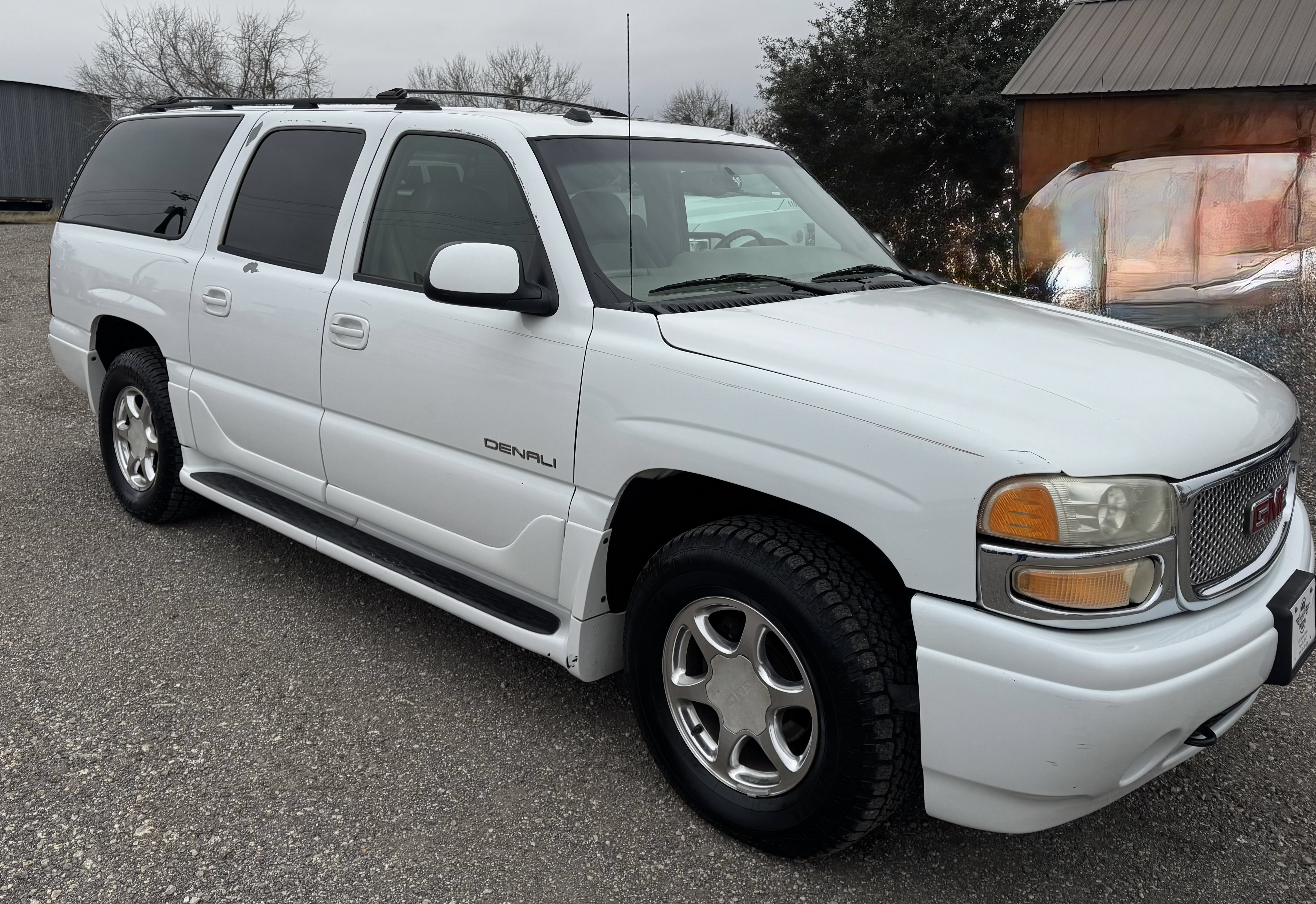 Used 2004 GMC Yukon XL Denali AWD/4WD image 4