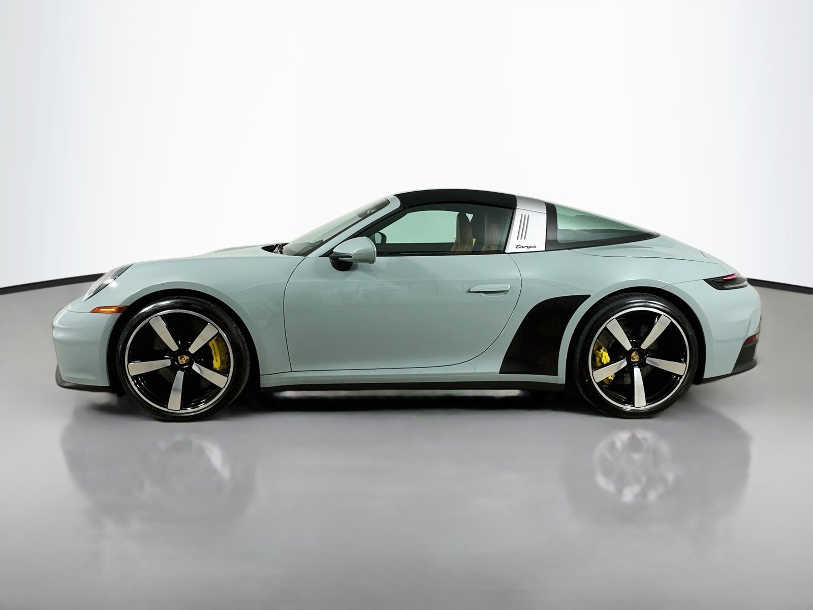 Used 2025 Porsche 911 Targa 4 GTS AWD/4WD image 8