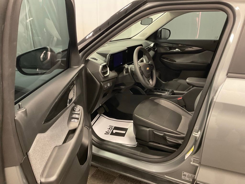 Used 2025 Chevrolet TrailBlazer LT image 13