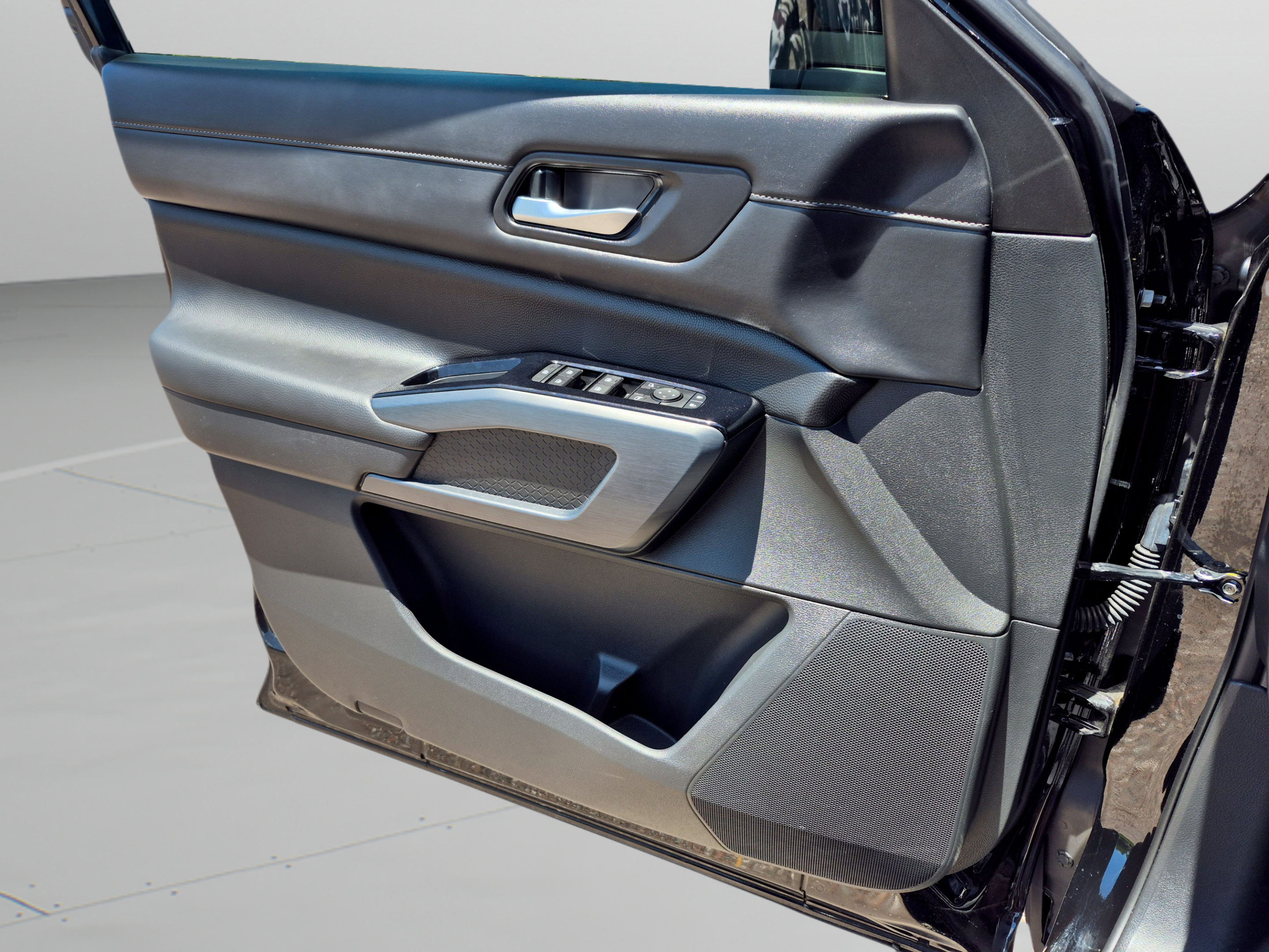 Certified 2025 Nissan Pathfinder SL FWD image 25