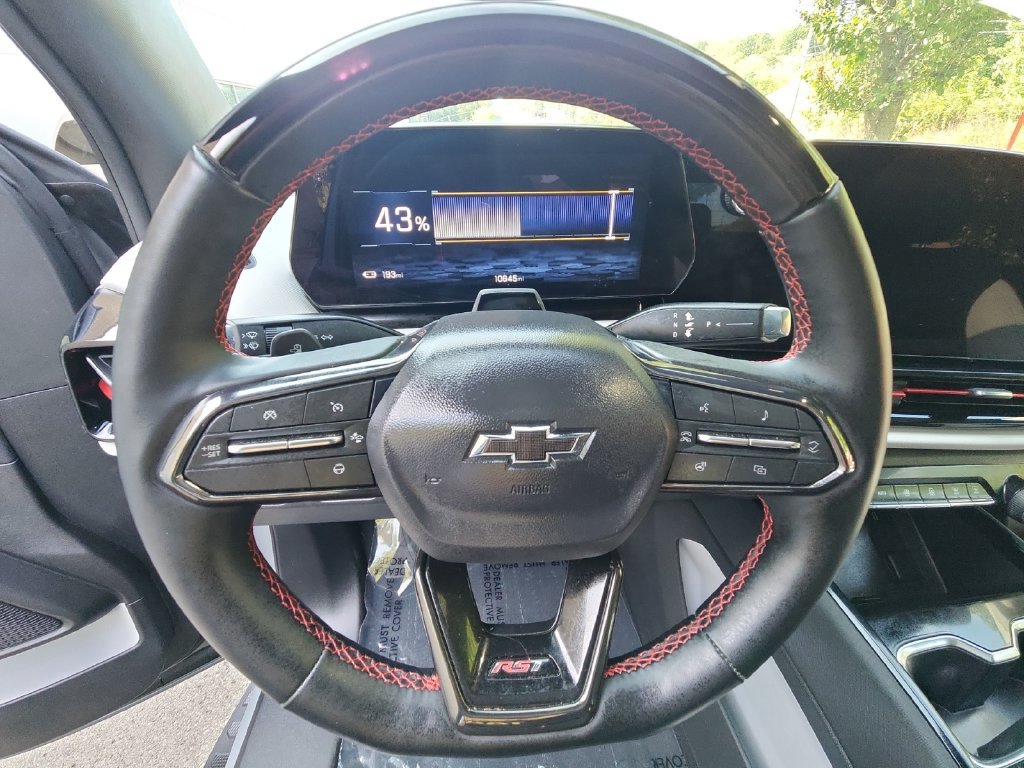 Certified 2025 Chevrolet Silverado EV RST AWD/4WD image 17