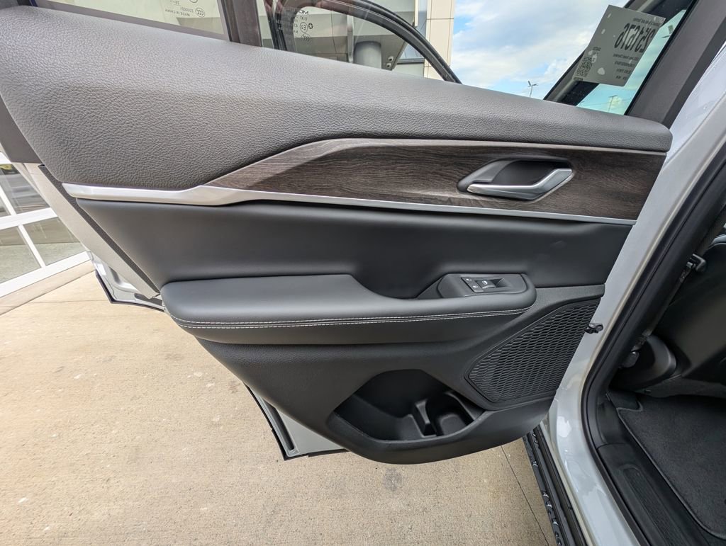 New 2025 Jeep Grand Cherokee Limited image 38