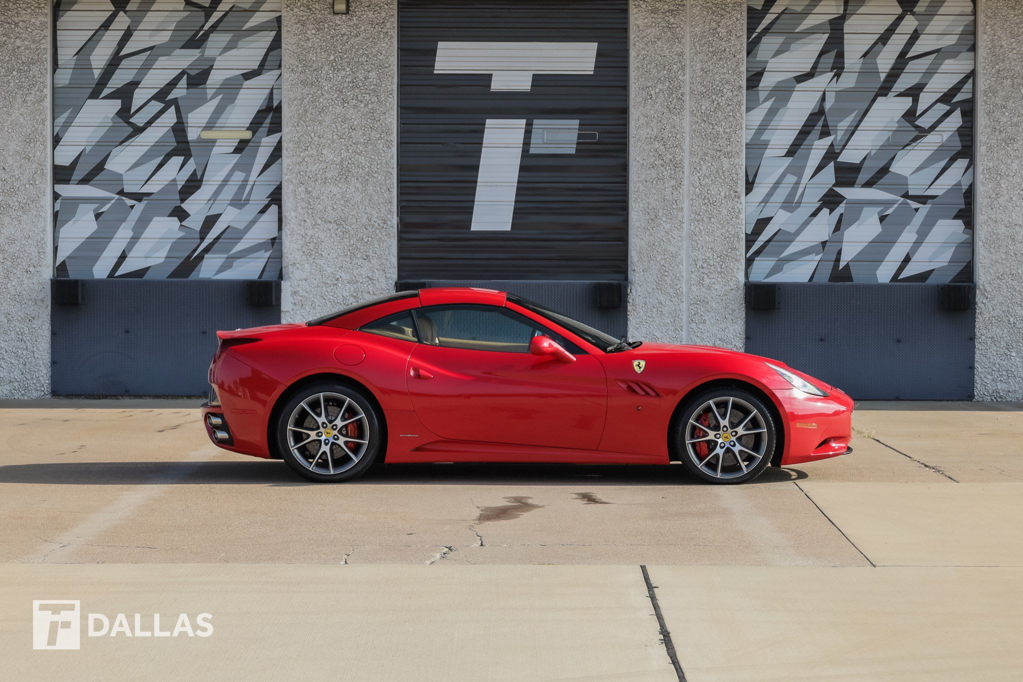 Used 2010 Ferrari California RWD image 17