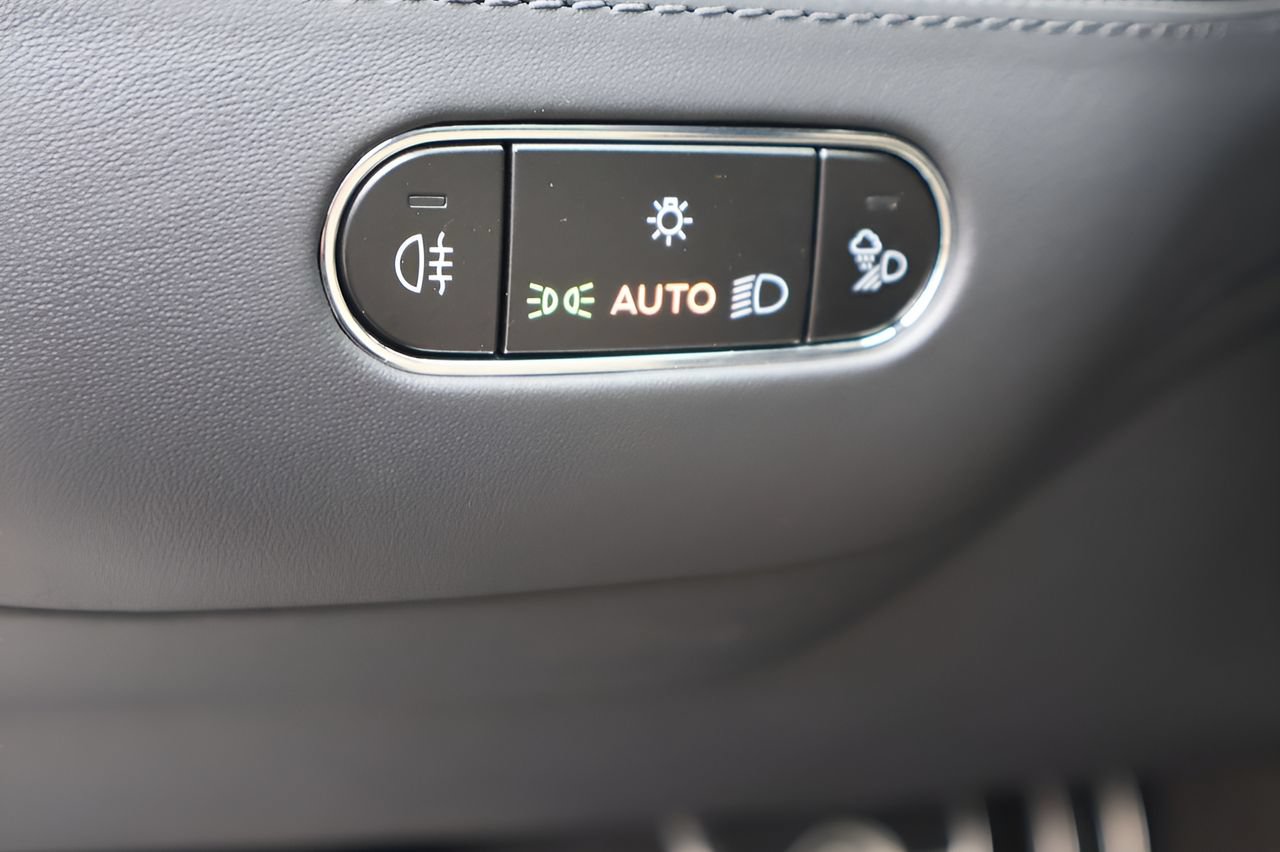 Used 2025 Bentley Bentayga Extended Wheelbase AWD/4WD image 25