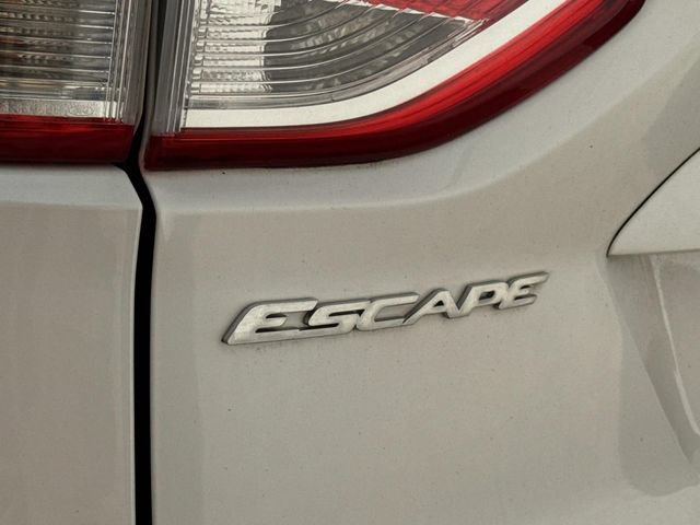 Used 2016 Ford Escape SE w/ SE Leather Comfort Package AWD/4WD image 10