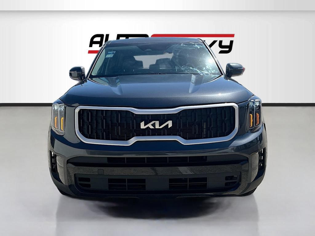 Used 2023 Kia Telluride LX AWD/4WD image 2