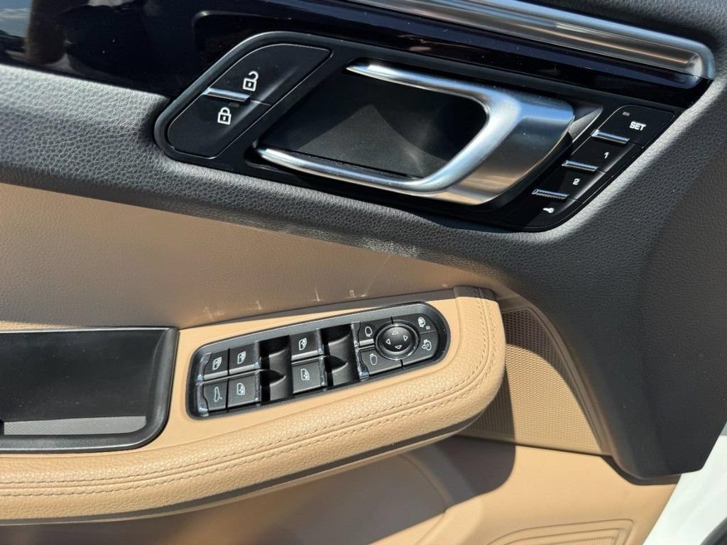 Used 2019 Porsche Macan AWD/4WD image 16