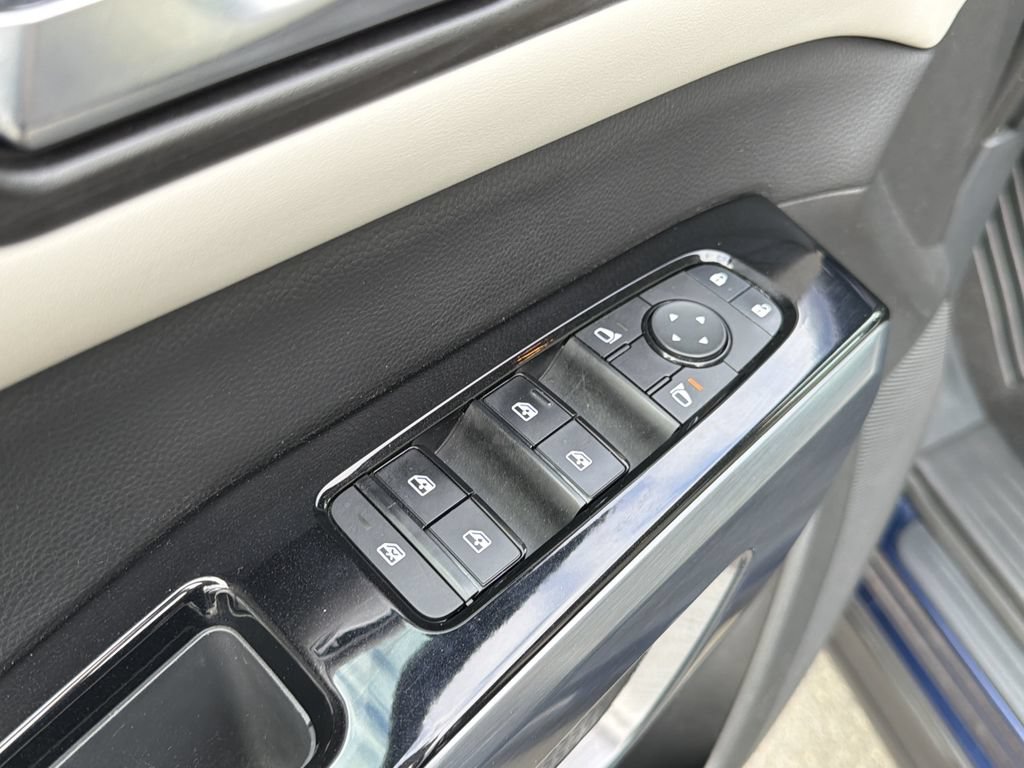 Used 2022 Nissan Pathfinder SL AWD/4WD image 25
