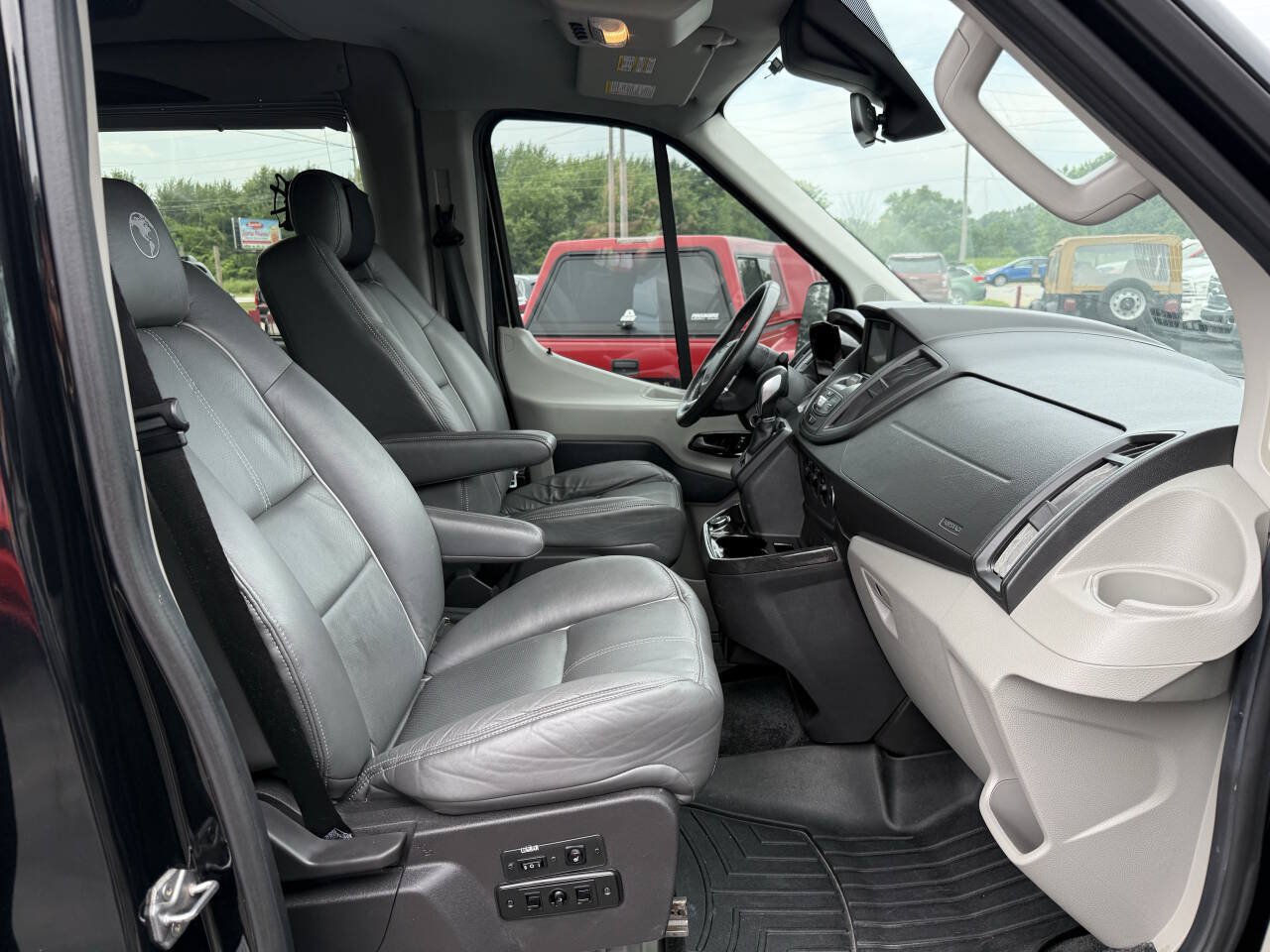 Used 2018 Ford Transit 250 148 Medium Roof w/ Exterior Upgrade Package RWD image 31