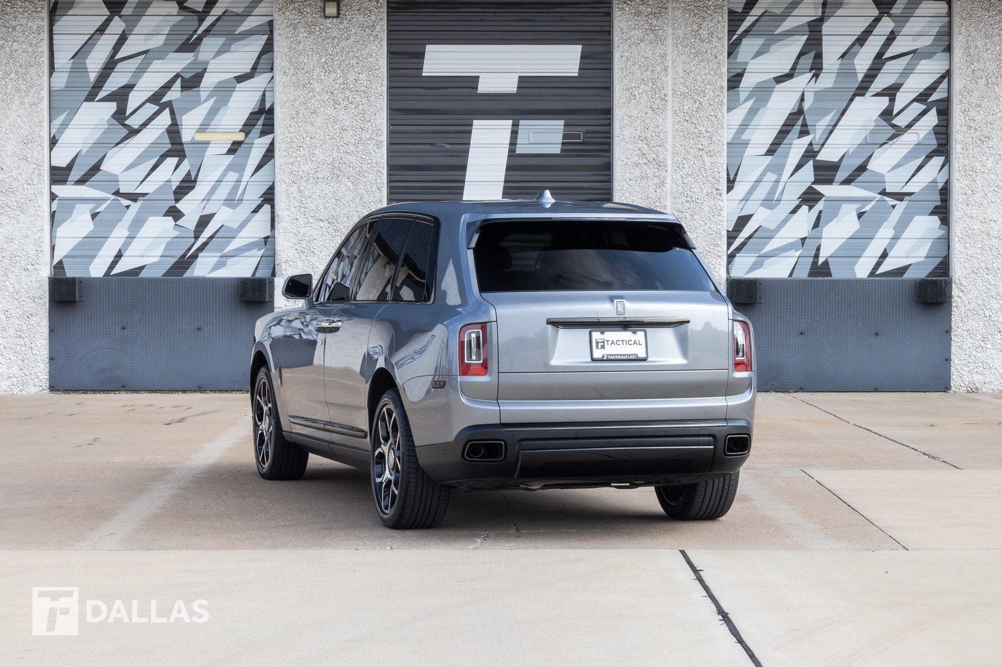Used 2022 Rolls-Royce Cullinan Black Badge w/ Dark Exterior Package image 12