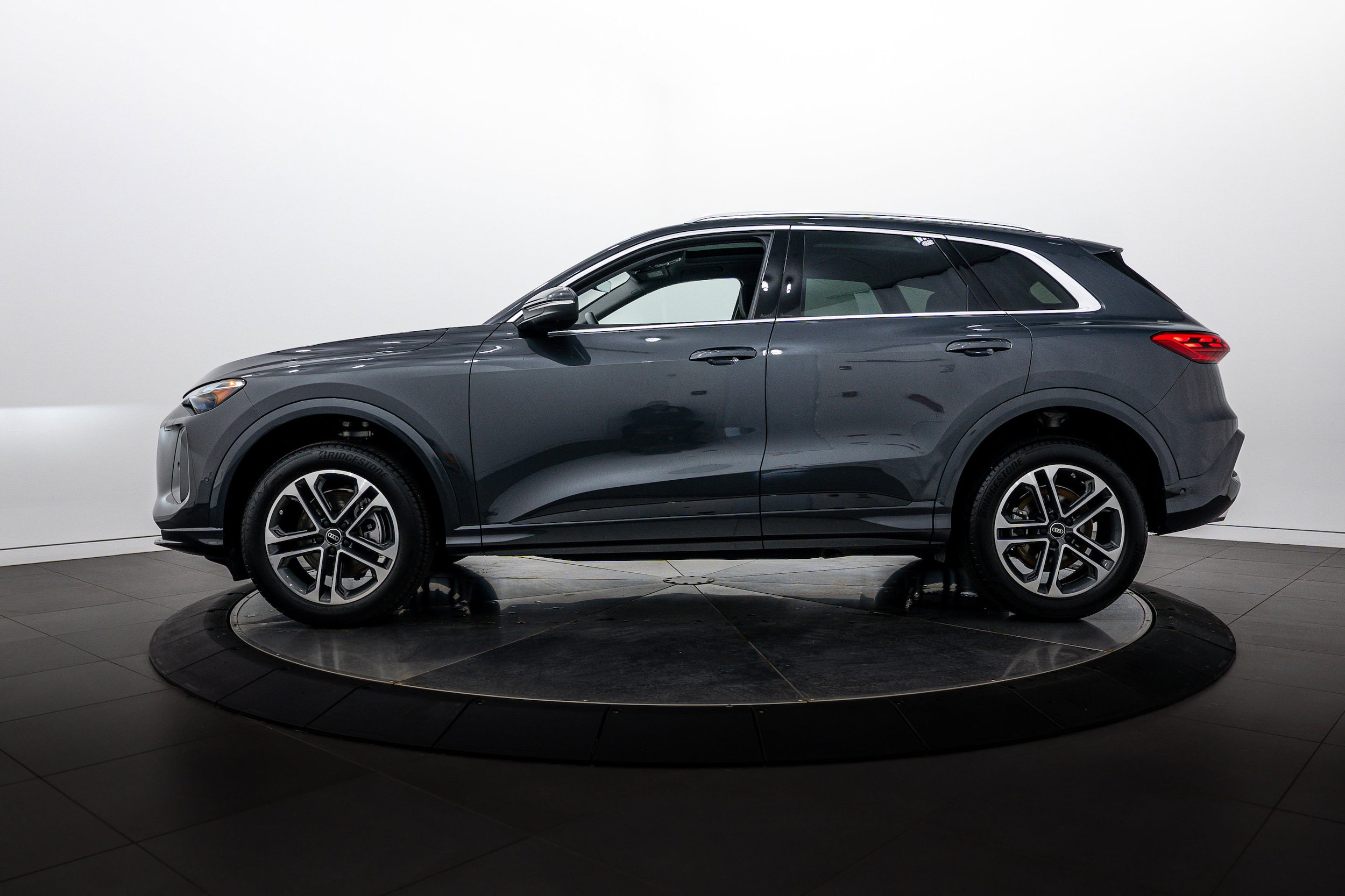 Used 2025 Audi Q5 Premium w/ Convenience Package AWD/4WD image 7